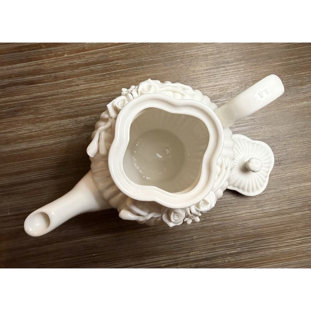 Beautiful I. Godinger & Co. White Ribbed Tea Pot With Victorian Rose Pattern - Picture 8 of 11